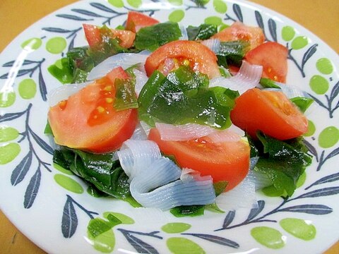 こんにゃくとワカメとトマトのサラダ